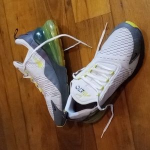 Nike 270